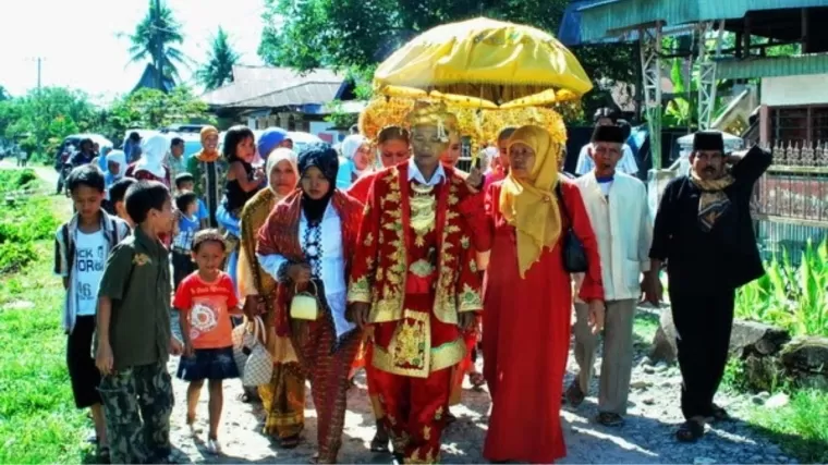 Proses pernikahan yang terjadi di Minangkabau atau Sumatera Barat. (Foto: Istimewa)