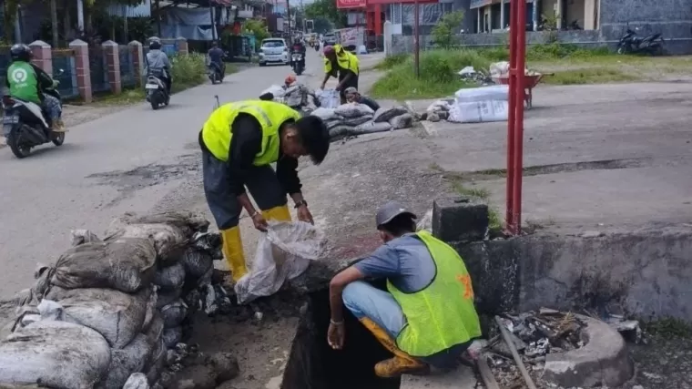 Atasi Banjir, Kota Padang Gencar Rehabilitasi Drainase dan Pengerukan Sedimen