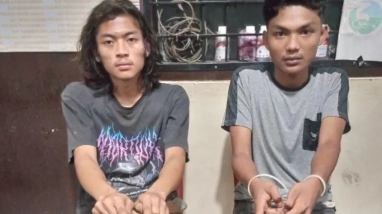 Dua remaja yang ditangkap oleh Polres Payakumbuh sebab terlibat dalam peredaran dan penyalahgunaan narkoba. (Foto: Istimewa)