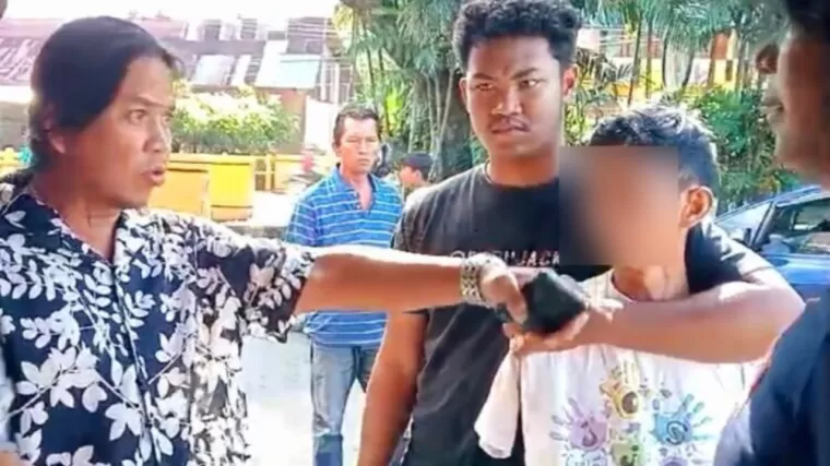 Polisi berhasil menangkap seorang yang terlibat dalam kasus penggelapan 14 karung jengkol atau Jariang (bahasa Minang) di Kota Padang. (Foto: Istimewa)