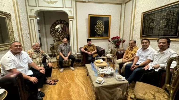 Pertemuan Ketua Majelis Syuro DPP PKS Salim Segaf Al-Jufri bertemu Sekretaris Jenderal (Sekjen) Gerindra Ahmad Muzani di kediaman Salim di Pejaten, Jakarta Selatan, Jumat 7 Juni 2024. (Foto: Istimewa)