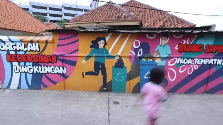 Mural yang bertemakan budaya dan kebersihan. (Foto: Atmago.com)