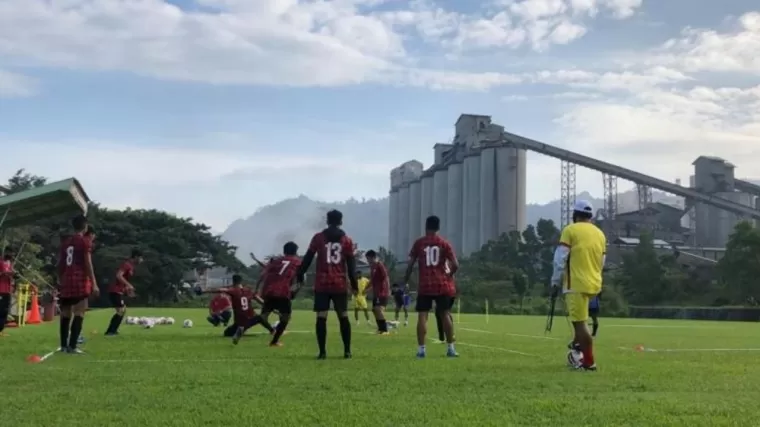 Semen Padang FC latihan di lapangan Mess Semen Padang FC, Indarung. (Foto: Istimewa)