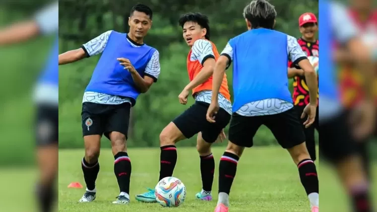 Semen Padang FC latihan perdana setelah mengumumkan 10 pemain barunya. (Foto: Semen Padang FC)