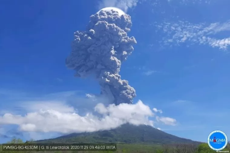 Gunung Ili Lewotolok. (Foto: PV