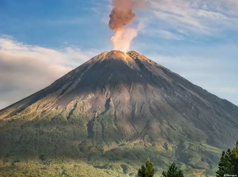 Gunung Semeru. (Foto: Instagram @