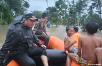 BPBD Padang Evakuasi 11 Warga Terdampak Banjir dengan Perahu Karet