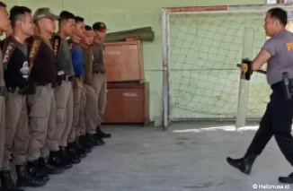 Satpol PP Kota Padang mengadakan pelatihan Penanggulangan Huru-hara (PHH) di Lapangan Pamong Praja pada Rabu (5/6). (Foto: Istimewa)