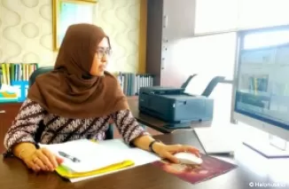 Analis Hukum Bagian Hukum, Ninon Roza. (Foto: Diskominfo Padang)