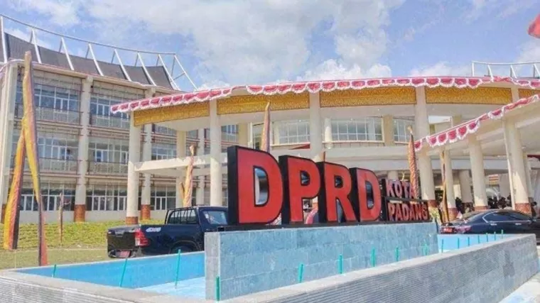 Kantor DPRD Kota Padang. (Foto: Istimewa)