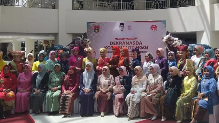 Bukittinggi Rayakan Hari Kebaya Nasional dengan Lomba Fashion Show