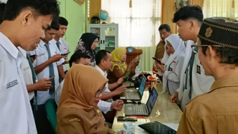 Disdukcapil Padang Berikan Pelayanan KTP-el Langsung ke Sekolah-sekolah