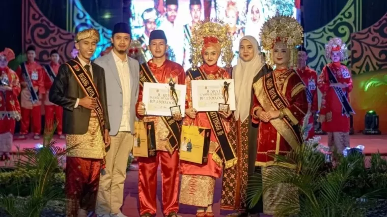 Fernanda Putra dan Khanza Shadiqa raih gelar Duta Wisata Bukittinggi 2024. (Foto: Dispar Bukittinggi)