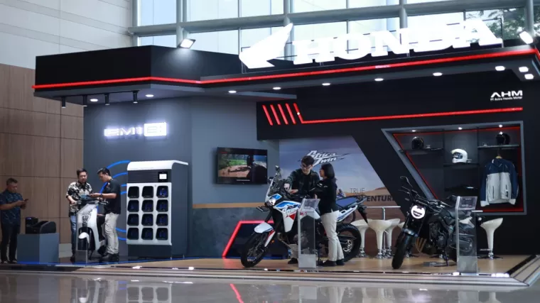 Suasana booth PT Astra Honda Motor di GIIAS 2024. Deretan Motor Berteknologi Tinggi Siap Menyapa Pengunjung. (Foto: AHM)