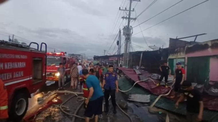 Kebakaran Menghanguskan 4 Toko di Pasar Bawan, Kerugian Capai Rp800 Juta