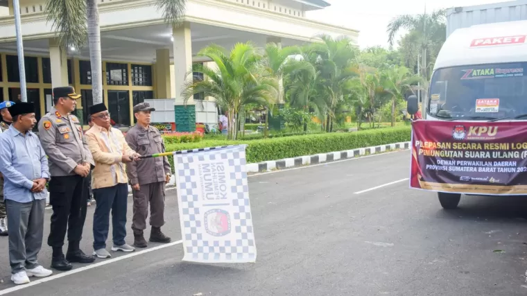 KPU Agam Mulai Distribusikan Logistik untuk PSU DPD RI