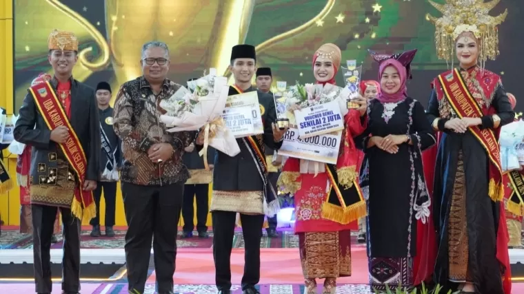 Margiono dan Novia Raih Gelar Duta Wisata Solok Selatan 2024