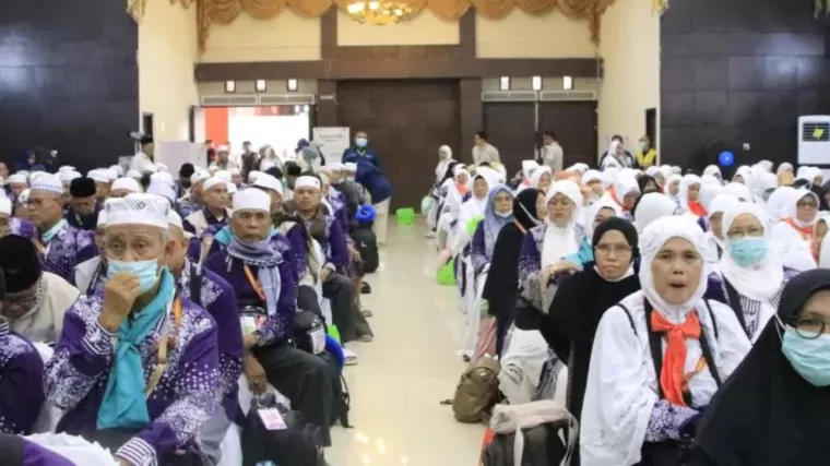 Penyambutan Hangat untuk Jemaah Haji Kloter 8 di Minangkabau