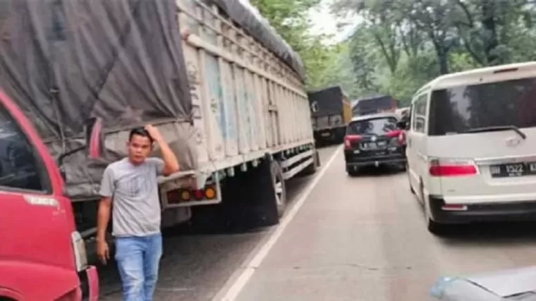 Polresta Padang Terjunkan Tim Khusus Atasi Kemacetan di Sitinjau Lauik