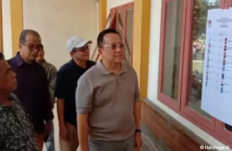 Calon Anggota DPD RI Irman Gusman saat meninjau sejumlah TPS di Padang, kemarin. (Foto: Istimewa)