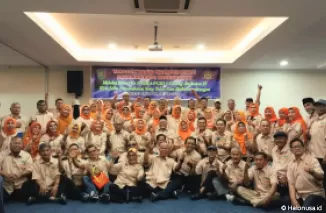 Alumni SMA PGRI 1 Padang angkatan 1985 foto bersama dalam acara Reuni Akbar yang ke-39, Minggu 14 Juli 2024. (Foto: Halonusa.id)