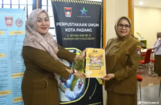 Perpustakaan keliling Padang gunakan boneka Muppet untuk tingkatkan literasi. (Foto: Diskominfo Padang)