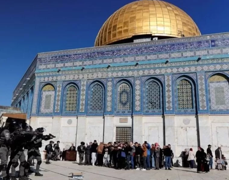 Masjid Al-Aqsa di Palestina (foto: Amar Awad/Reuters/Antara)