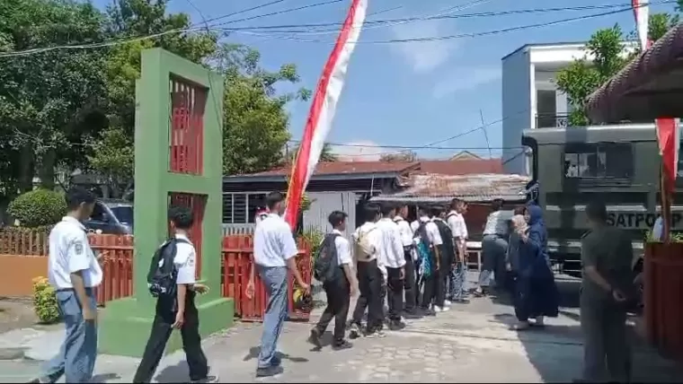 27 siswa diamankan Satpol PP Padang