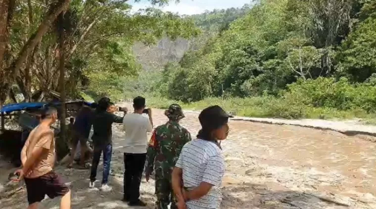 Sungai di Ngarai Sianok Meluap