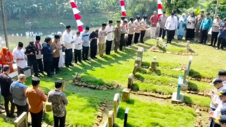 Pemkot Padang Ziarah ke Makam Walikota Pertama sebagai Tanda Hormat