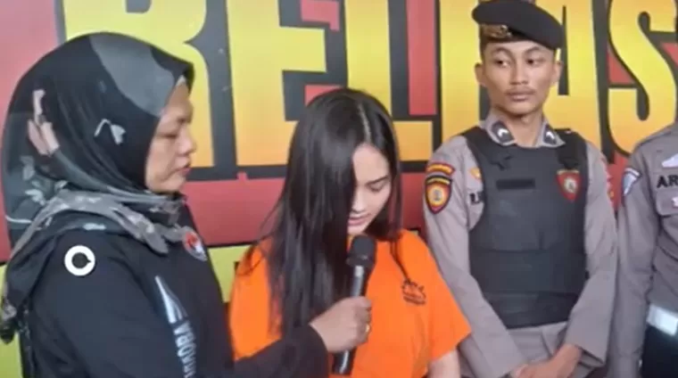 Konferensi pers kasus mahasiswi menabrak wanita hingga tewas di Pekanbaru.(Foto: Detiknews)