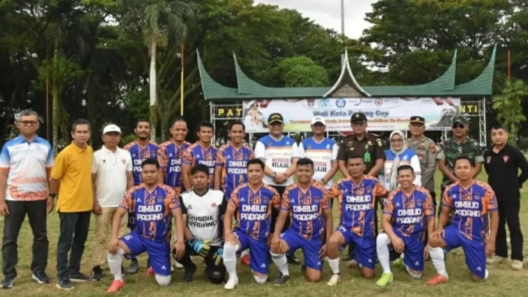 Turnamen Sepak Bola Antar Dinas Pendidikan Meriahkan HUT ke-355 Kota Padang