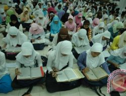 Foto 87.304 Pelajar di Padang Ikuti Pesantren Ramadhan