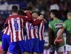 Foto Depay Loloskan Atletico ke Semifinal Piala Raja