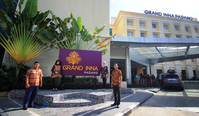 Foto SAMBUT TAHUN BARU; Grand Inna Padang Usung Tema Family Garden Party