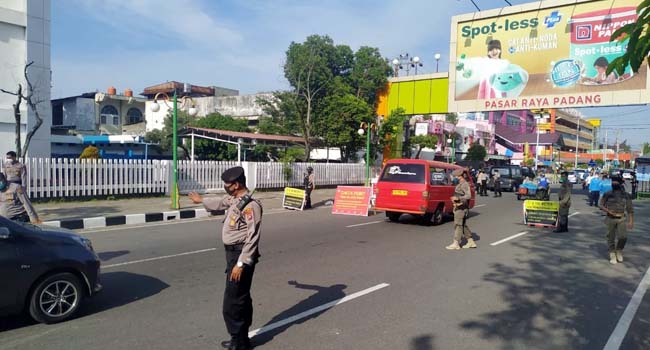 Foto Bersiap Menuju New Normal, Polresta Padang Siagakan Personel di Sejumlah Posko