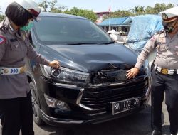 Foto Tabrak Bocah, Mobil Dinas Istri Bupati Padang Pariaman Ditahan
