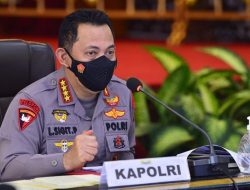 Foto Kapolri Minta Masyarakat Awasi Pengungkapan Kasus Brigadir Yosua