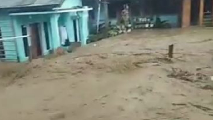 Foto Banjir Terjang Solok, Begini Kondisinya
