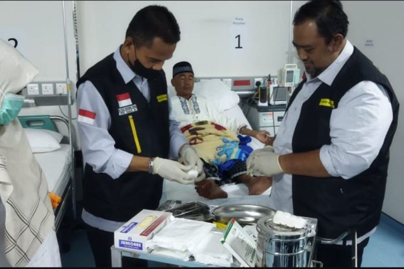 Foto Dua Calon Jemaah Haji Asal Indonesia Jalani Perawatan Intensif di Rumah Sakit