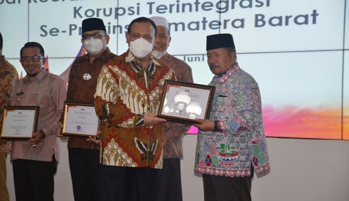 Foto Agam Raih Apresiasi dan Penghargaan dari KPK RI