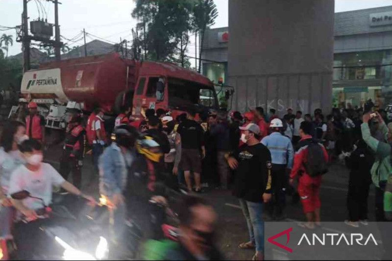 Foto Belasan Orang Meninggal Diseruduk Truk Tangki Pertamina di Bekasi