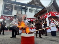 Foto 66 Kg Ganja dan 4,2 kg Sabu Dimusnahkan Kejari Bukittinggi