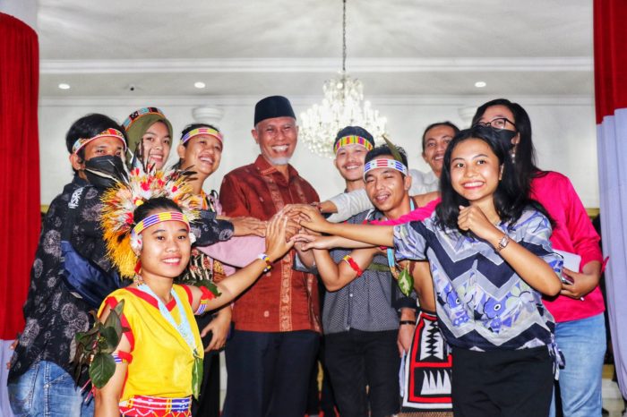 Foto Janji Bahas UU Provinsi Sumbar, Gubernur Sumbar Tampung Aspirasi Aliansi Mentawai Bersatu