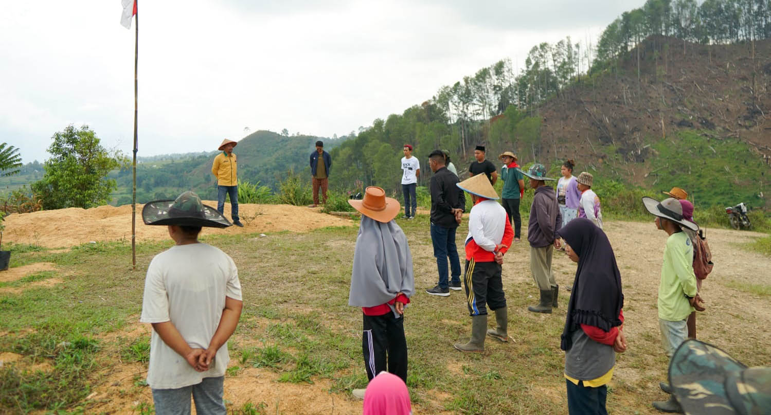 Foto Peringati HUT Kemerdekaan di Hutan Tandus, Pemuda Tani Ingatkan Krisis Lingkungan