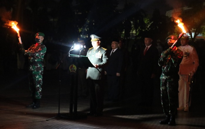 Foto Apel Kehormatan dan Renungan Suci Digelar di TMP Lolong