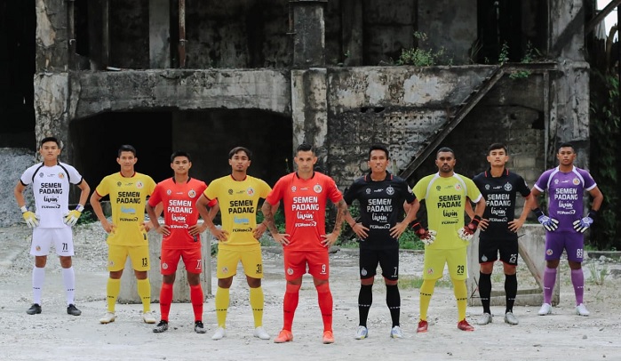 Foto Gandeng Xten Indonesia, Semen Padang FC Rilis Jersey Musim 2022