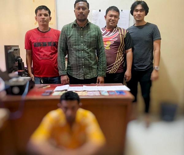 Foto Warga Kayu Tanam Dibekuk saat Gelar Lapak Togel Online di Kedai