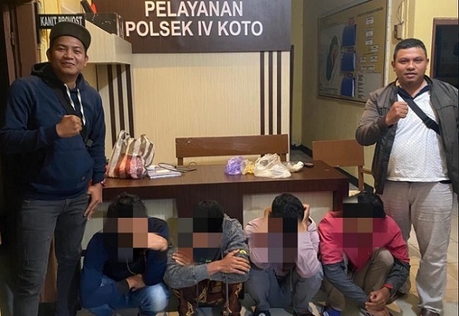 Foto Sedang Berjudi Online, Empat Pemuda Diringkus Polsek IV Koto