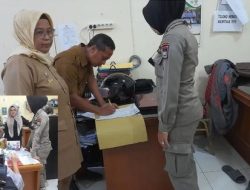 Foto Satpol PP Padang Selamatkan Perempuan Terlantar di Terminal